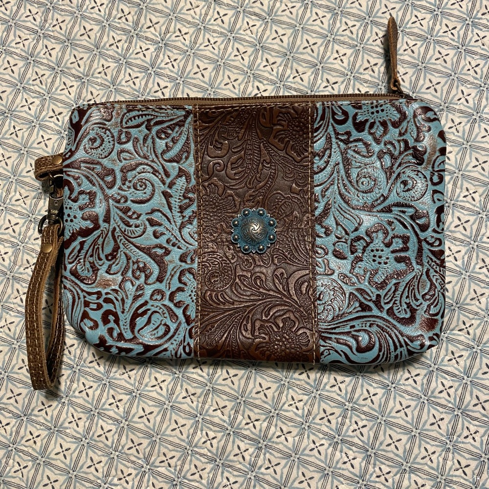 Myra wristlet